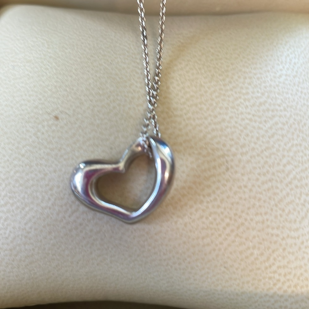 EUC OPEN heart Sterling sliver necklace